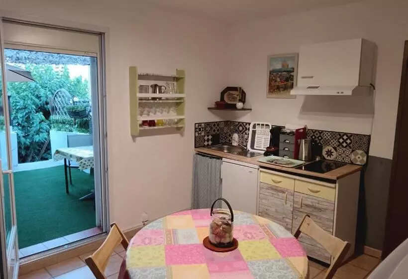 Aamiaismajoitus (B&B) Chambre Les Flamants, Vue Sur Les étangs, Les Oiseaux, Les Flamants, Petit Déjeuner Compris