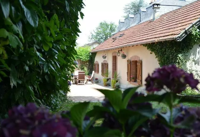 ベッドアンドブレックファースト Gites Le Segur Sequoia Cottage