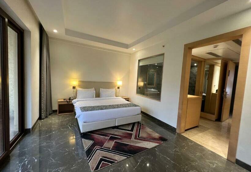 בית מלון כפרי Parklane Resort