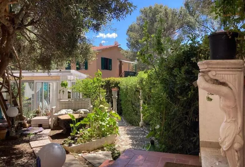 ペンション Oasi Del Cuore   Due Graziose Camere Con Vista Mare A 7 Min Dal Mare Di Castiglioncello