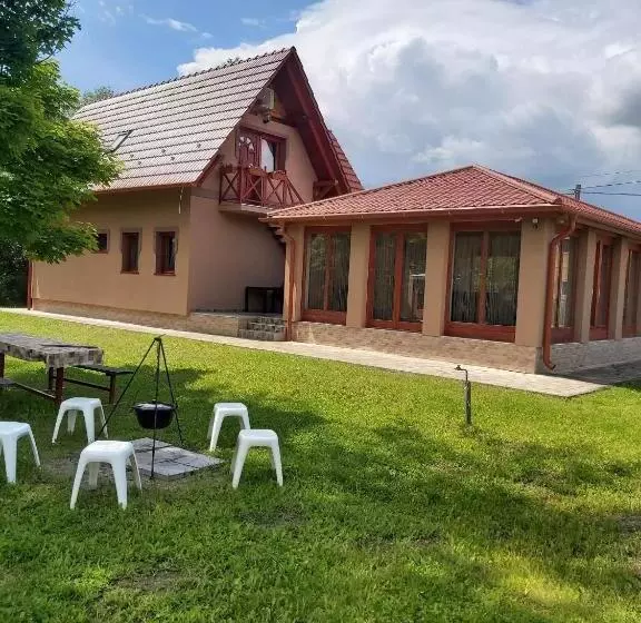 ペンション Számadó Vendégház