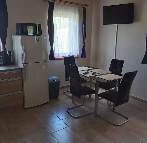 ペンション Számadó Vendégház