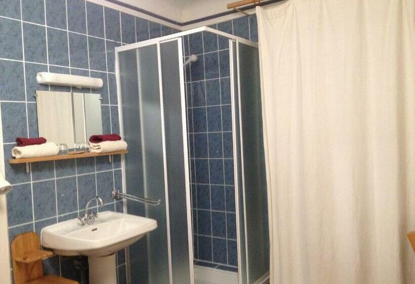 Общежитие Auberge Du Prieure