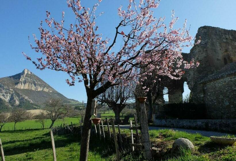 Общежитие Auberge Du Prieure