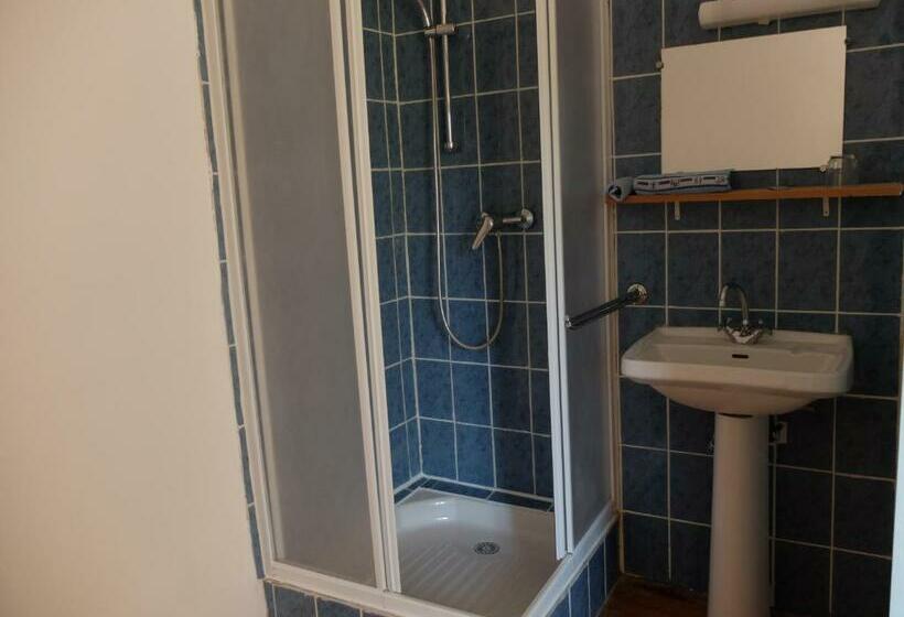 Общежитие Auberge Du Prieure