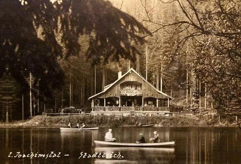 Majatalo Jezírko Lesní Restaurant & Penzion