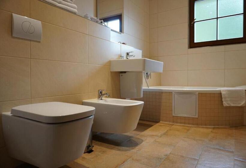 ペンション Jezírko Lesní Restaurant & Penzion