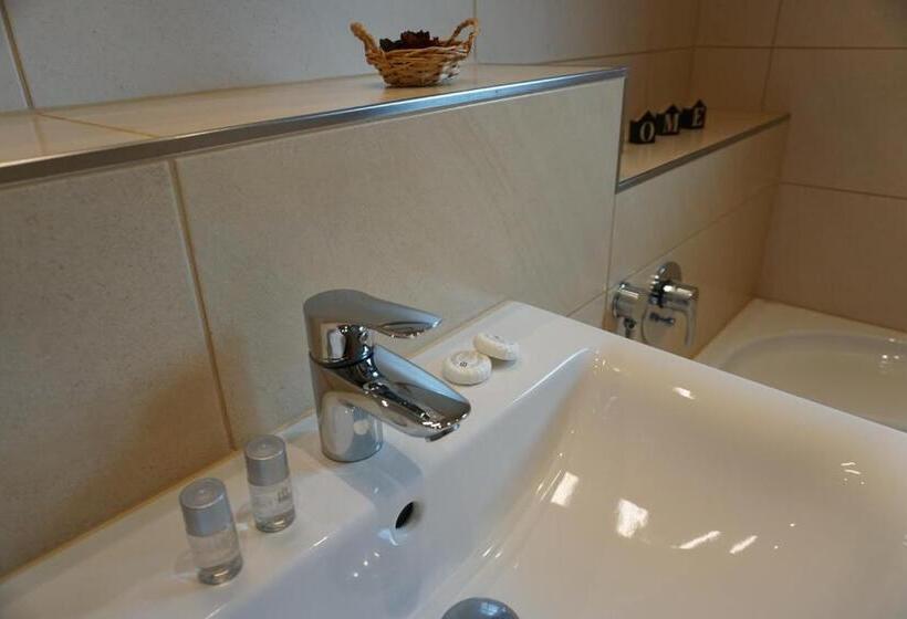 ペンション Jezírko Lesní Restaurant & Penzion