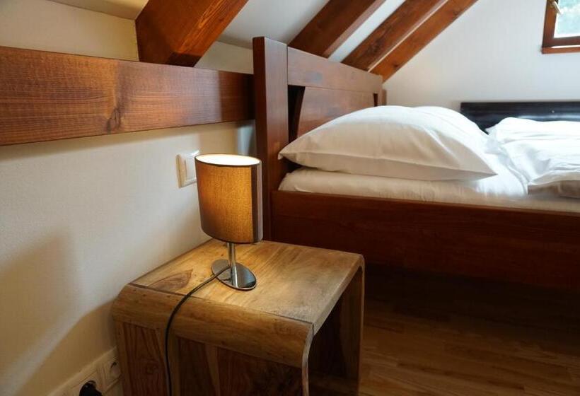 ペンション Jezírko Lesní Restaurant & Penzion