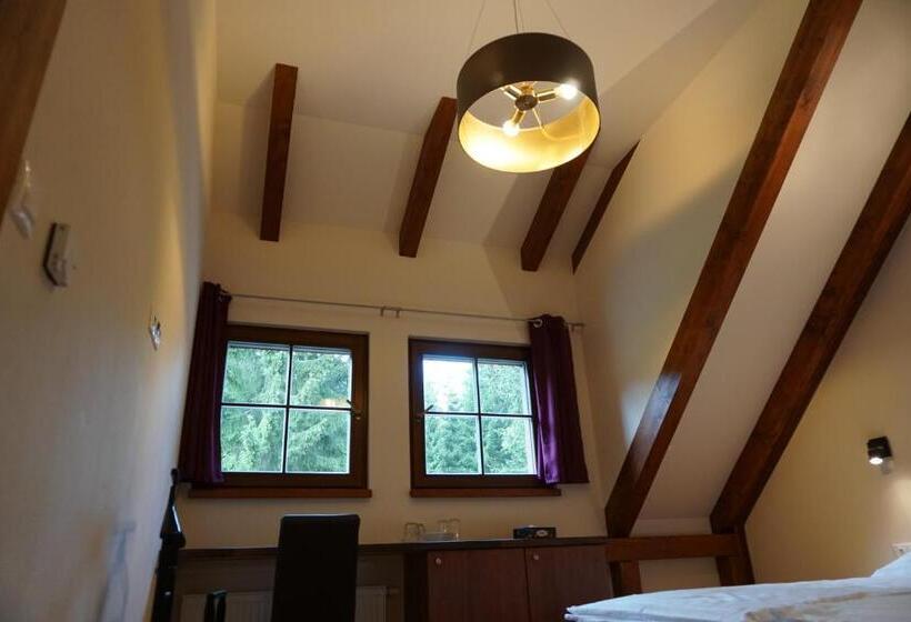 ペンション Jezírko Lesní Restaurant & Penzion