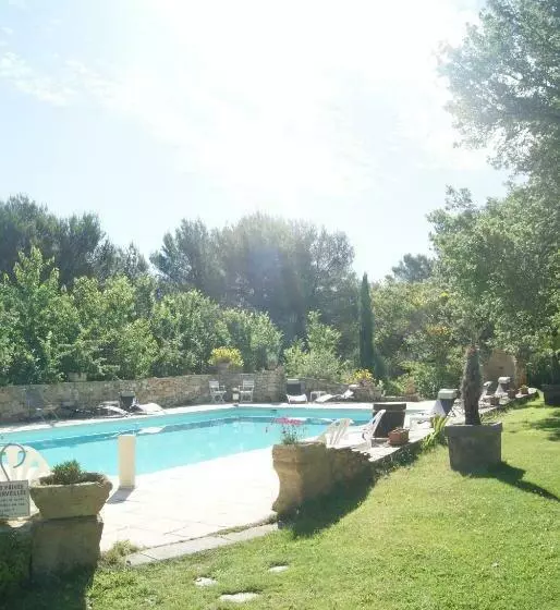 Aamiaismajoitus (B&B) Le Mas Des Chênes