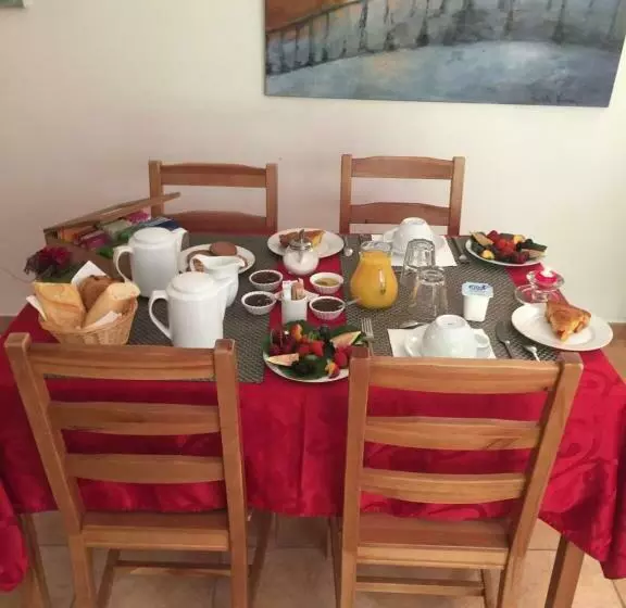 Aamiaismajoitus (B&B) Le Mas Des Chênes