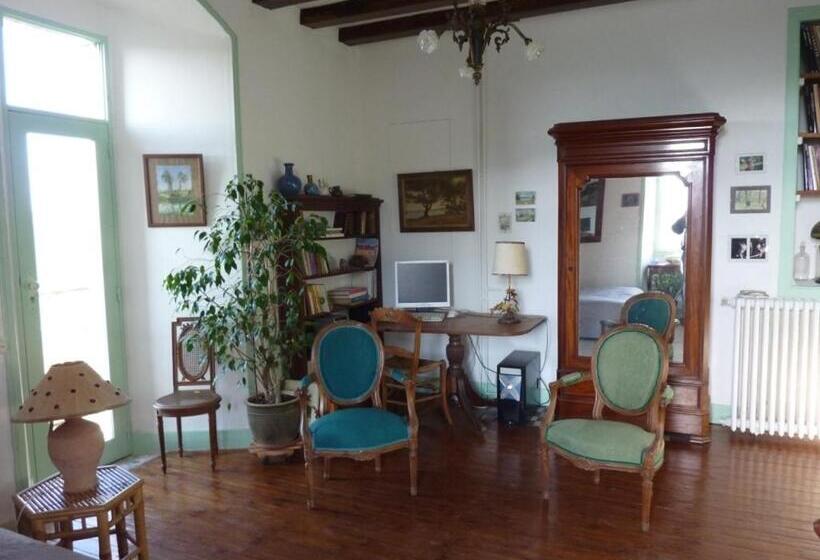 مبيت وإفطار Montenaut