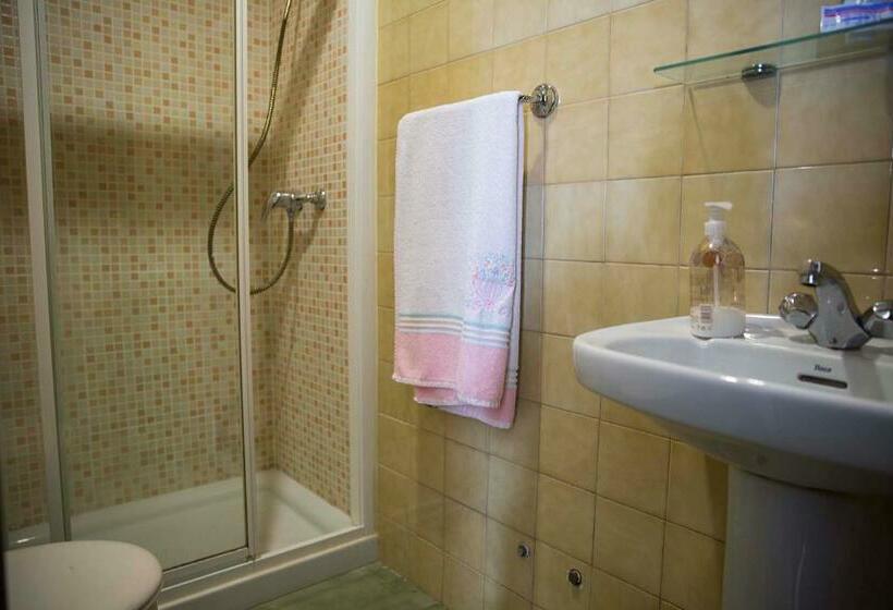 بنسيون Hostal A Pedra