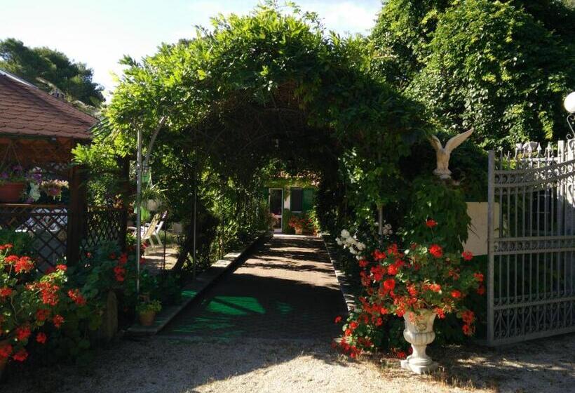 Пансион Residenza Villa I Nidi