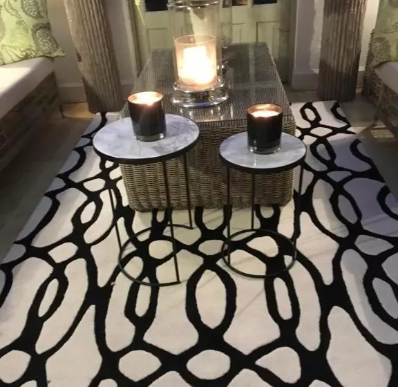 تختخواب و صبحانه Abercorn Guest House