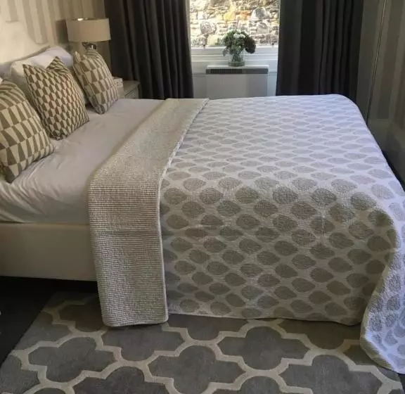 تختخواب و صبحانه Abercorn Guest House