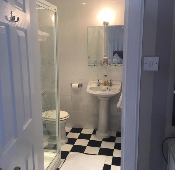 تختخواب و صبحانه Abercorn Guest House