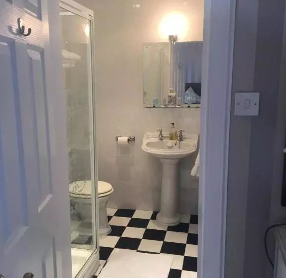 تختخواب و صبحانه Abercorn Guest House