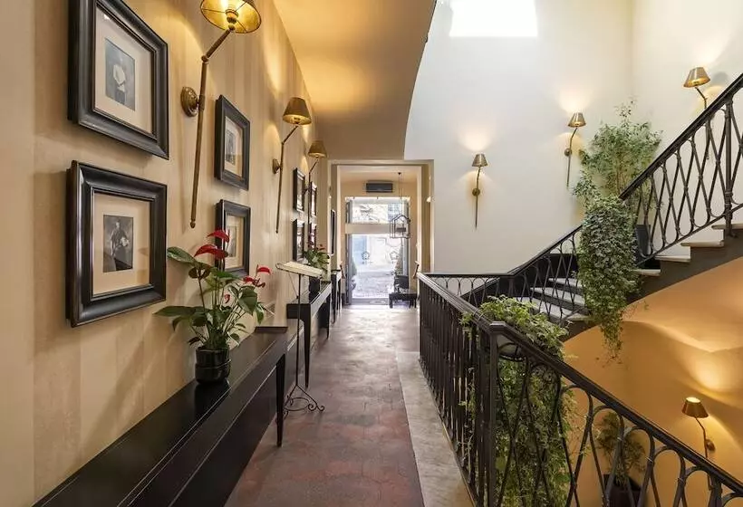 مسافرخانه Profumo Maison Colosseo