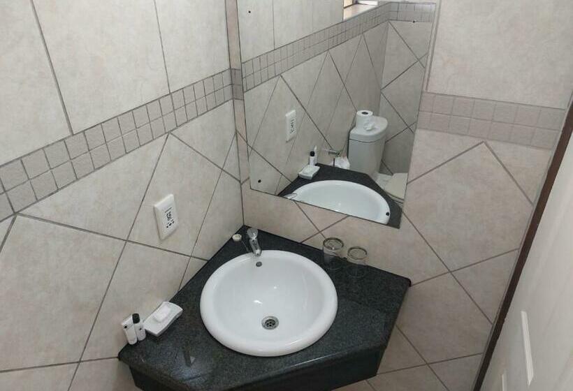 בית מלון כפרי St Lucia Lodge