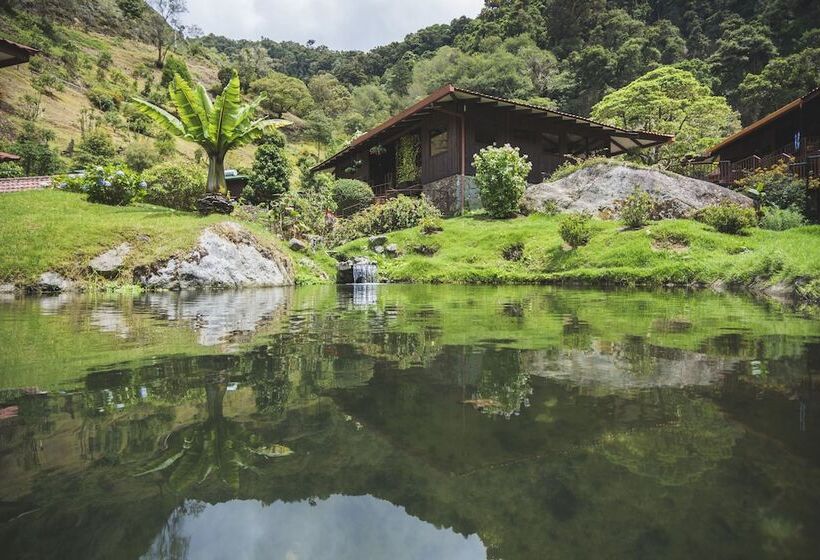 فندق Trogon Lodge