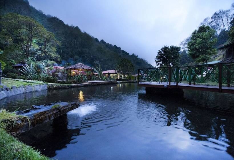 فندق Trogon Lodge