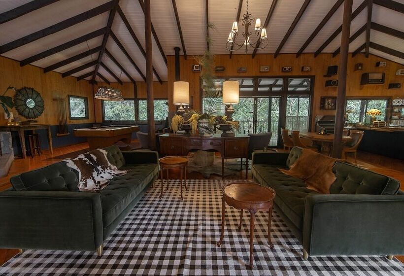 فندق Trogon Lodge