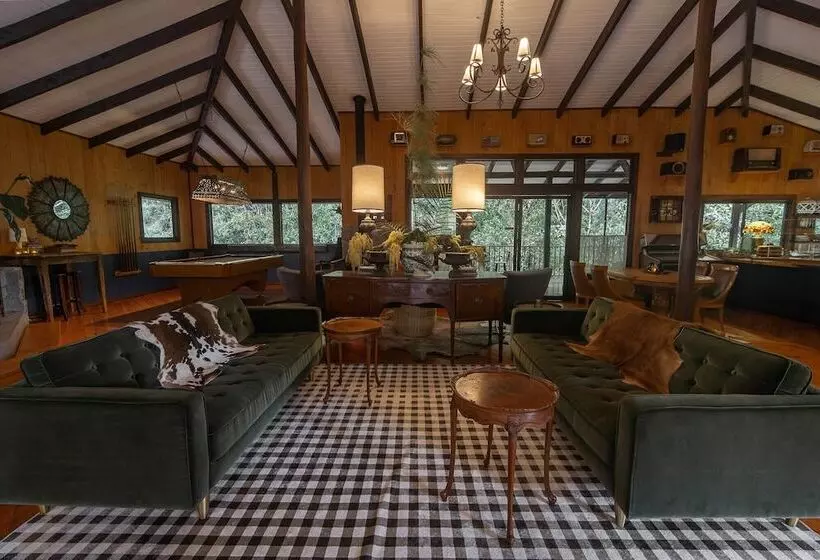 فندق Trogon Lodge