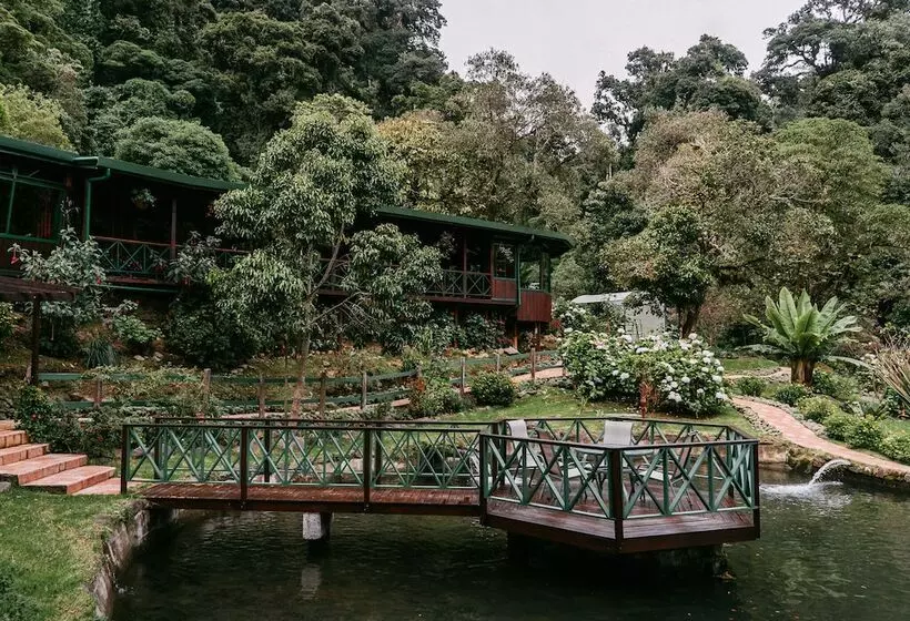 فندق Trogon Lodge