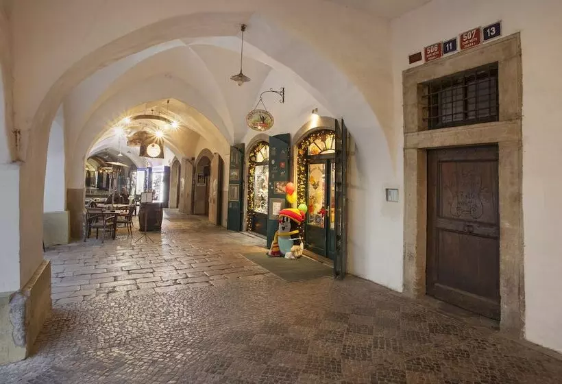 پانسیون Residence Corto Old Town