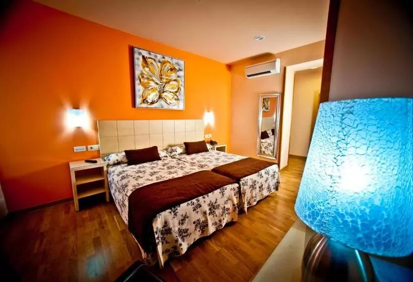 فندق Condes De Castilla