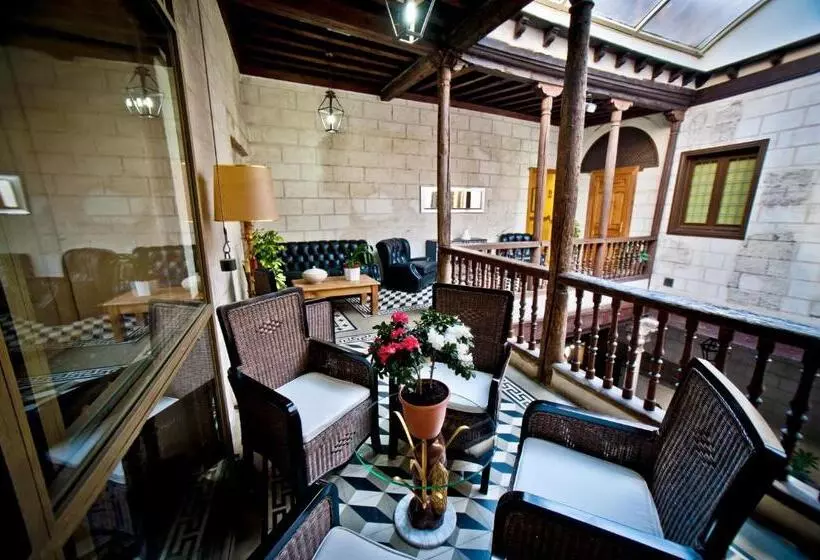 فندق Condes De Castilla