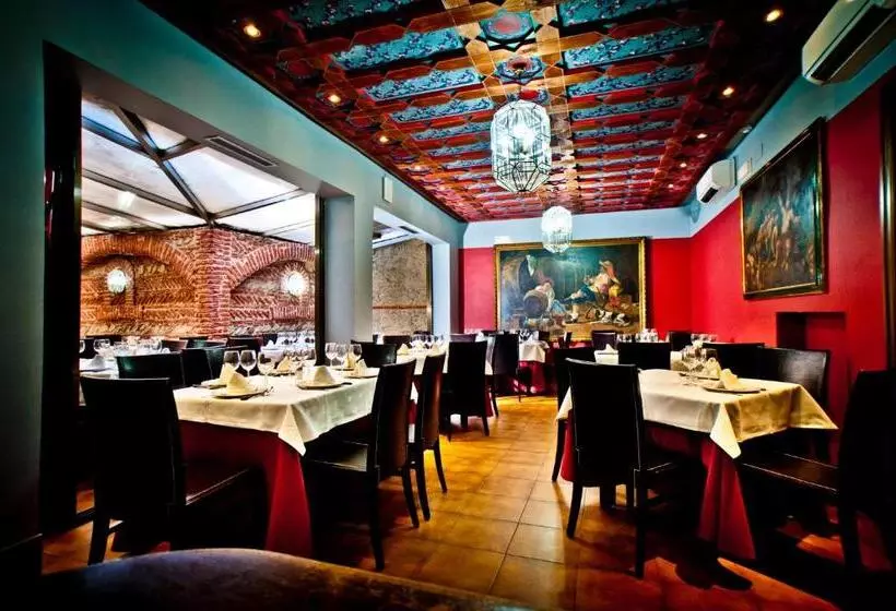 فندق Condes De Castilla