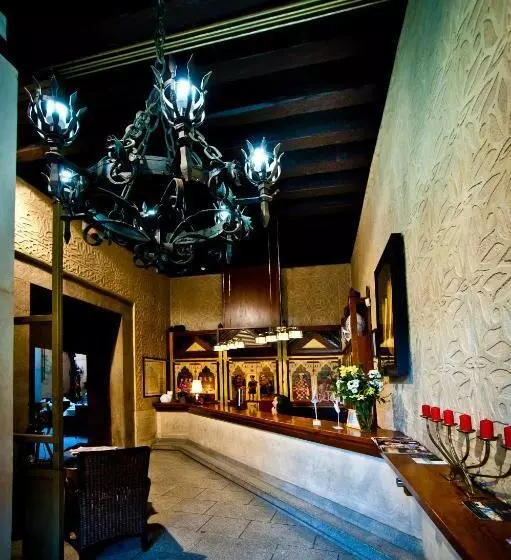 فندق Condes De Castilla