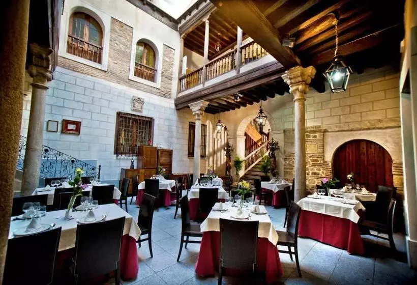 فندق Condes De Castilla