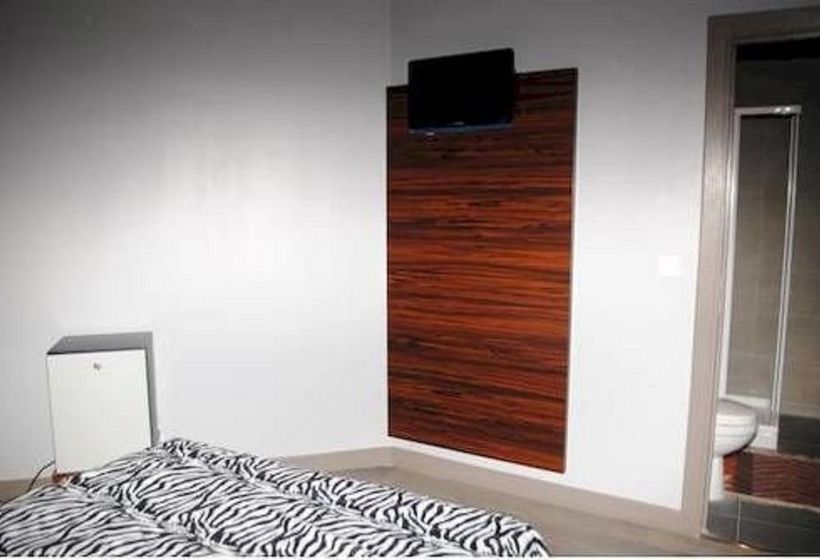 هتل Hôtel De Ménilmontant