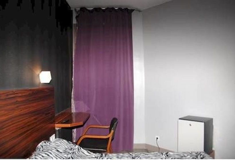 هتل Hôtel De Ménilmontant