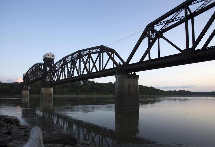 فندق Holiday Inn Express Boonville, An Ihg