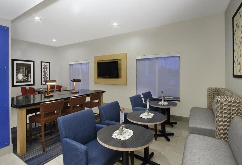 فندق Holiday Inn Express Boonville, An Ihg