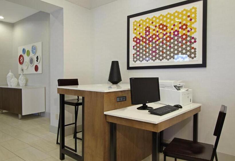 فندق Holiday Inn Express Boonville, An Ihg