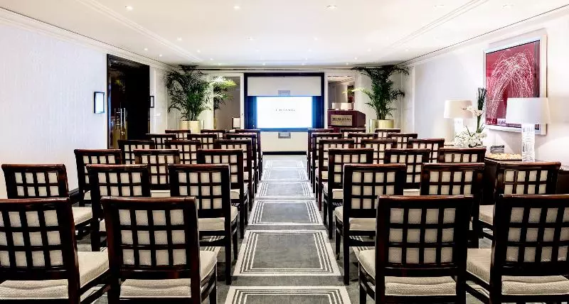 ホテル The Peninsula Paris