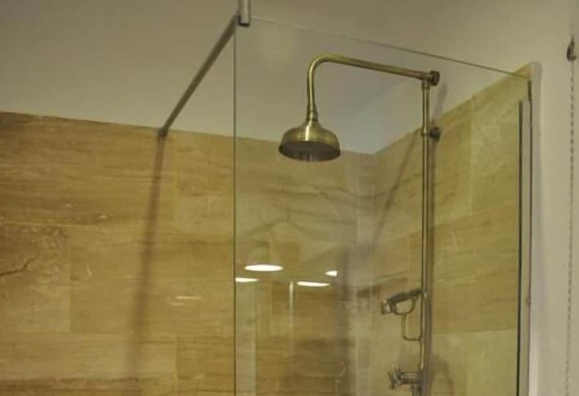 Casas Y Patios De Triana