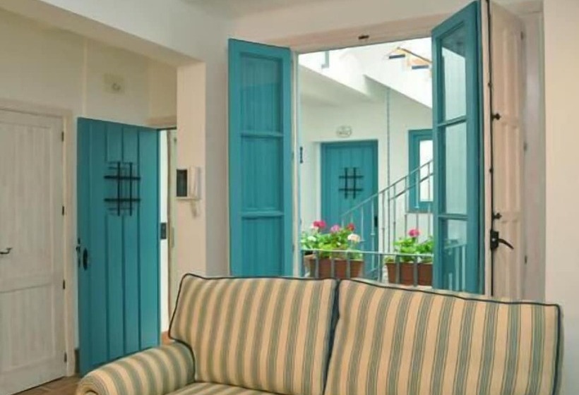 Casas Y Patios De Triana