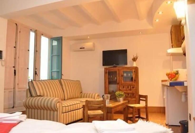 Casas Y Patios De Triana