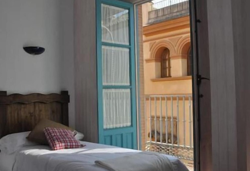 Casas Y Patios De Triana