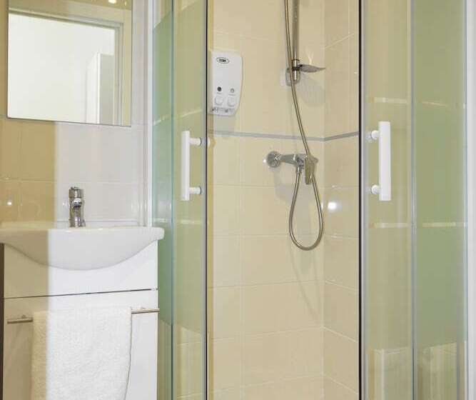 پانسیون Artea Narrika