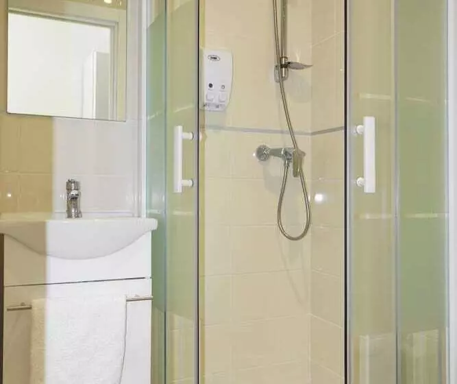 پانسیون Artea Narrika