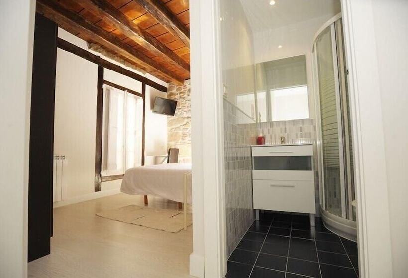 پانسیون Artea Narrika