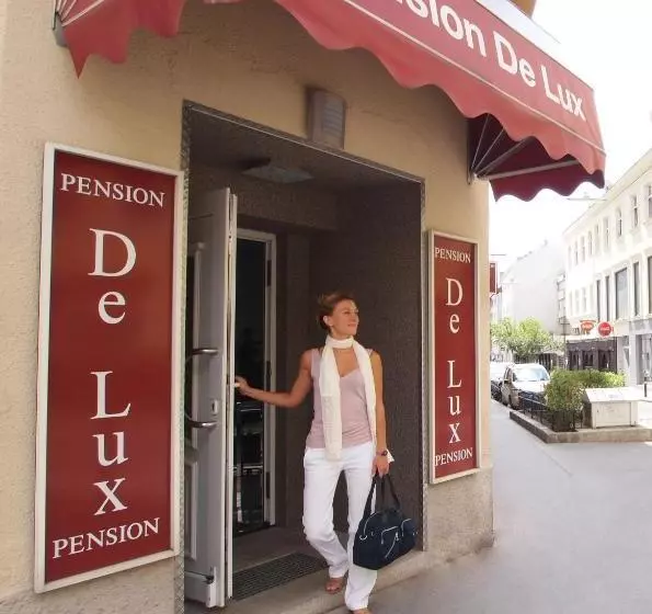 Pension De Lux